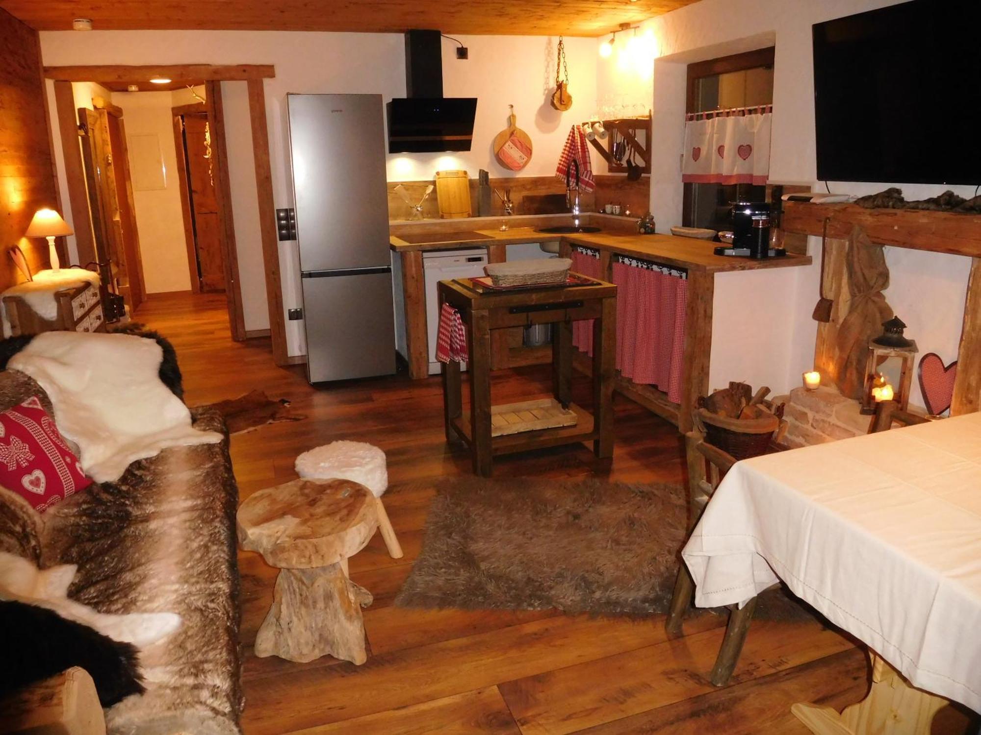 Wellnessoase Mit Sauna Und Whirlpool Инцелль Экстерьер фото