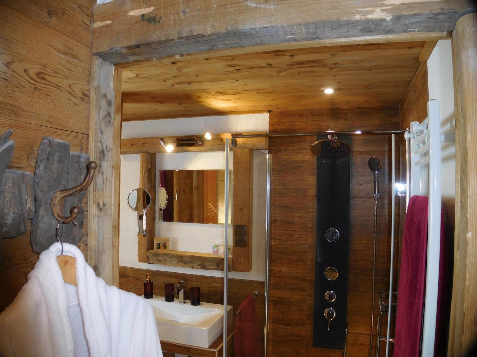 Wellnessoase Mit Sauna Und Whirlpool Инцелль Экстерьер фото